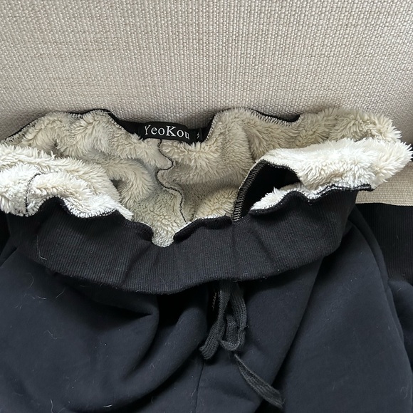 Fur-lined Sweatpants - Picture 2 of 3